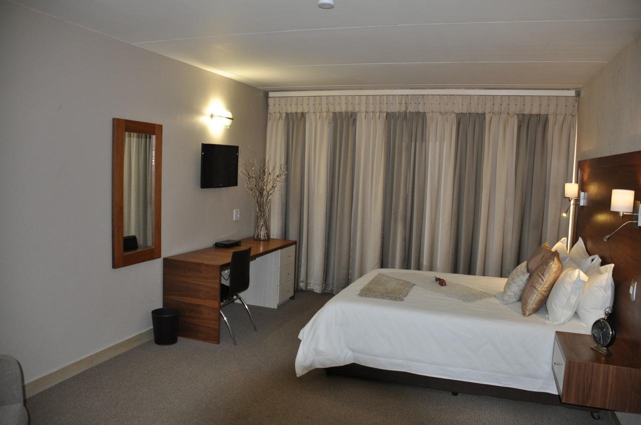 Merchant Business Class Hotel Henley on Klip Стая снимка