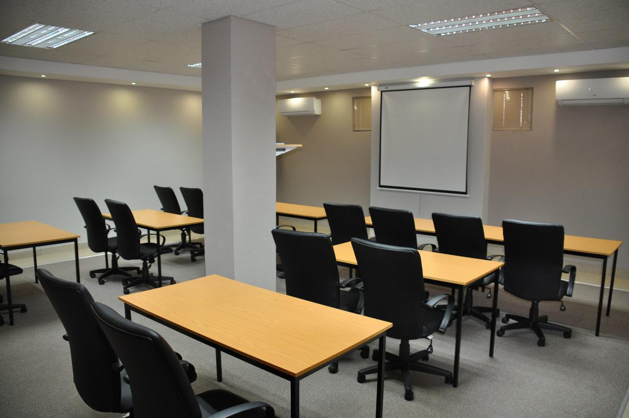 Merchant Business Class Hotel Henley on Klip Екстериор снимка